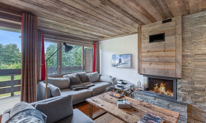 Le Planellet Apartamento | Apartamento cerca de pistas de esquí y golf con chimenea y garaje