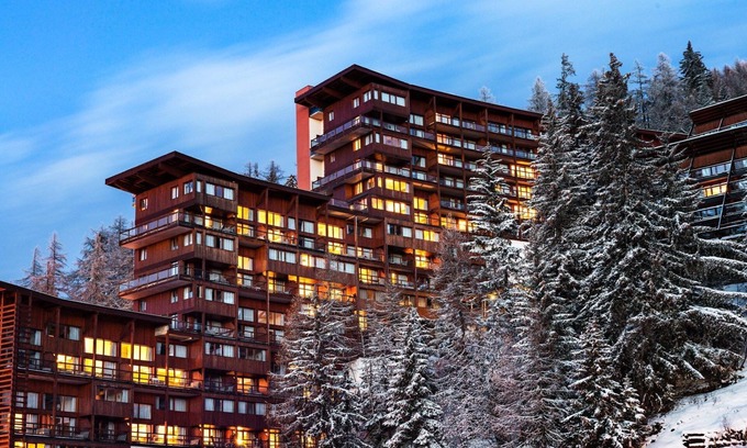 Arc-1600 Condominio | Apartamento rústico de dos niveles con balcón | Verdadero acceso Ski-In / Ski-Out
