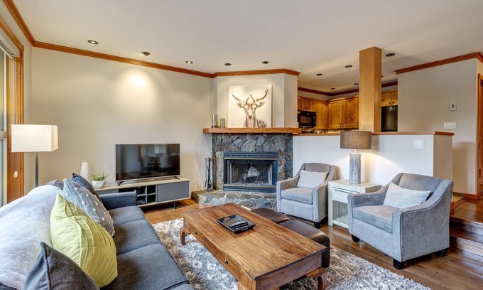 Blackcomb Casa | Ski-in Chic y acogedor 2bed, 2 baños Casa adosada en Upper Village (Benchlands)