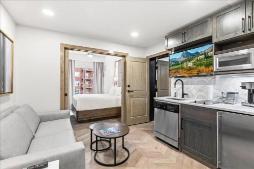 Park City Casa | Ski in/out at Westgate, Remodeled Studio, Resort amenities, Multiple Pools, Spa, & Restaurant 4503B