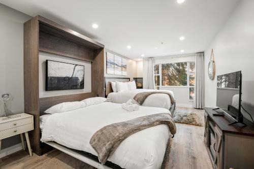 Blackcomb Apartamento | Ski In & Out, Heart of Upper Village, Pool & Hot Tub