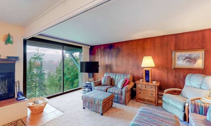 Purgatory Condominio | Ski-in/out Purgatory condo with lake & mountain-view balcony, fireplace
