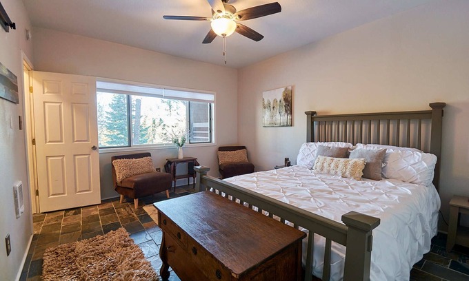 Angel Fire Condominio | Ski in/out Stunning remodeled 1/1 ground floor