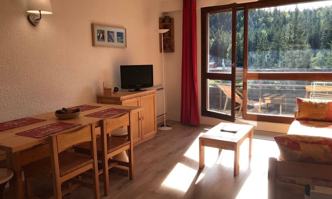 Correncon-en-Vercors Apartamento | Estudio encantador en Corrençon-en-Vercors: acceso directo a pistas, balcón y vistas al sur