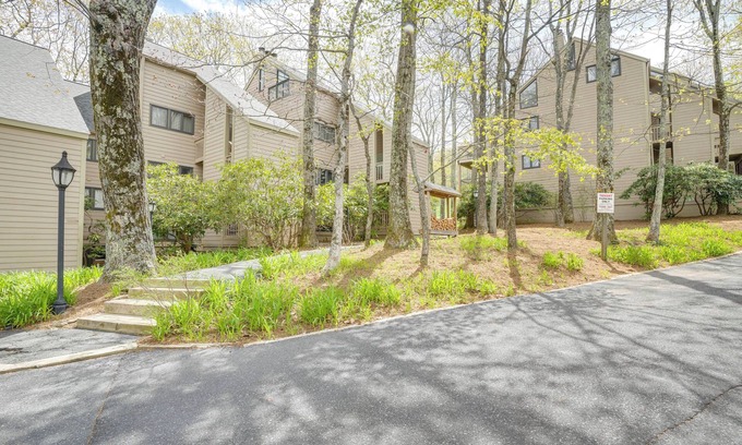 Wintergreen Condominio | Ski-In/Ski-Out Wintergreen Resort Condo + Hot Tub!