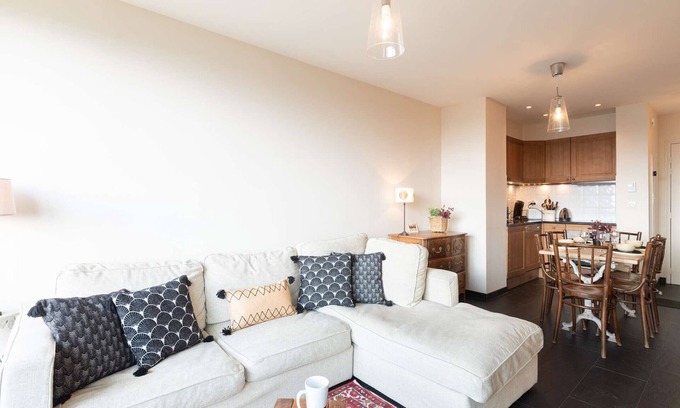Pla d'Adet Apartamento | Ski-In/Ski-Out Apt for 7 with Heated Pool