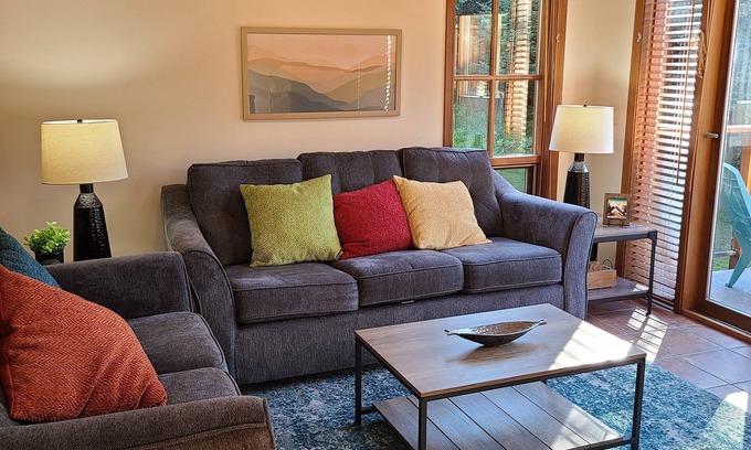 Sun Peaks Casa | Ski In / Ski Out 2 bdrm + den, 3.5 bath, 3 level townhome