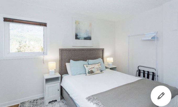 Whistler Creekside Apartamento | Ski In Ski out Cozy Condo in Creekside forest