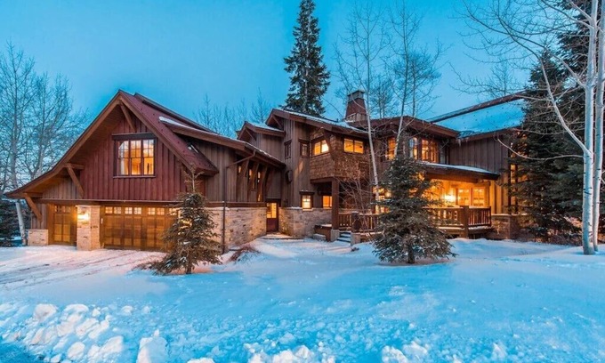The Timbers Casa | Ski In/Ski Out, Game Room, Theater Room, Private Hot Tub, Historic Main Street!