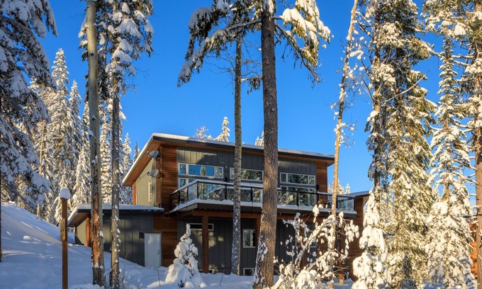 Golden Casa | SKI-IN / SKI-OUT. Recién construido, 4 dormitorios, 3. 5 baños moderna casa de pueblo, capacidad para 12