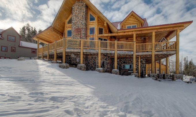 Lead Casa | Ski-in/ski-out lodge at Terry Peak with private hot tub, fireplaces & game room