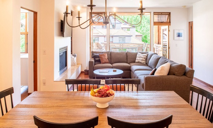 Mountain Village Condominio | Ski in/Ski Out Luxury Condo in the Core of Mountain Village Telluride