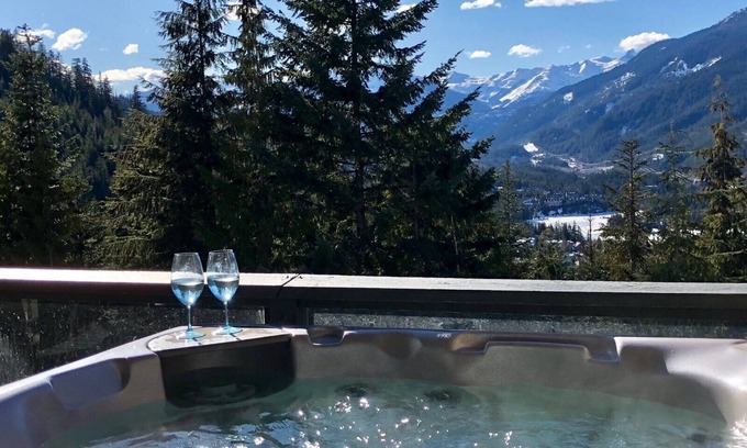 Nordic Estates Casa | Ski-In/Ski-Out -Private Hottub-Townhouse