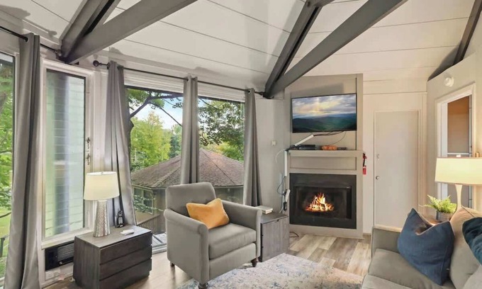 Sugar Mountain Cabina | Ski In/Ski Out Round House in Sugar Mountain