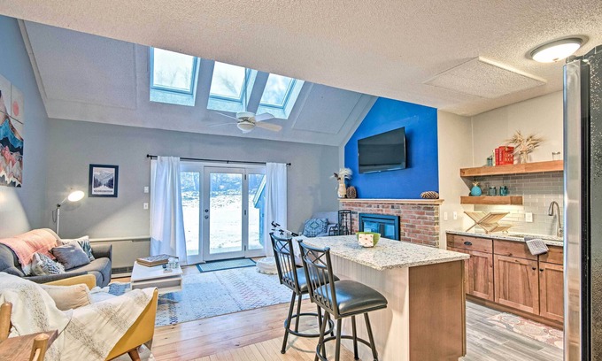 Plymouth Condominio | Ski-In/Ski-Out Tenney Mountain Condo w/ Fireplace!