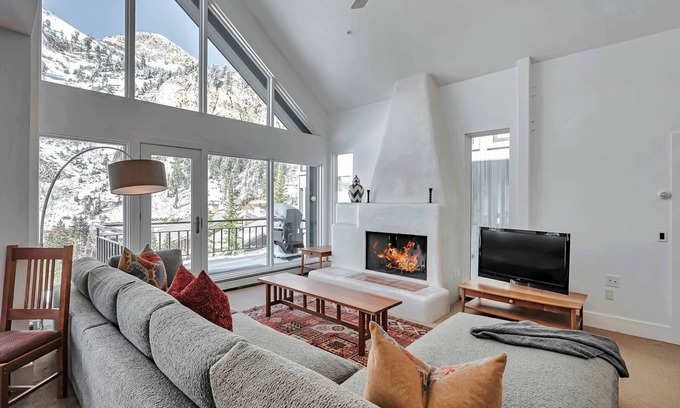 Salt Lake Mountain Resorts Casa | Ski in/ski out to Alta in this bright, breathtaking new home that sleeps 12 with fireplace!