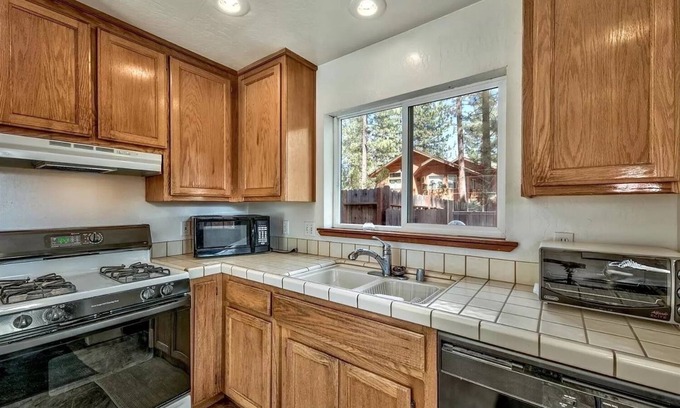 Bijou Pines Cabina | Ski Lease 2025: 3 bedroom Bijou Cabin