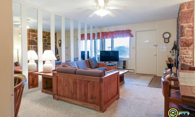 Mount Jackson Condominio | Ski/MTB/Golf Condo (#105) - Slope side | Walk out to ski slopes & mountain bike park!