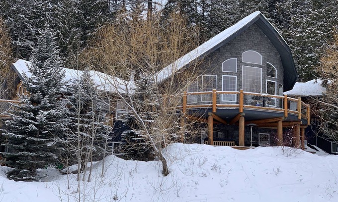 East Kootenay Chalet De Esquí | Esquí directo a tu puerta | True Ski In / Out | Spa de natación y baño de vapor
