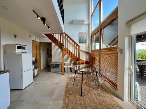 Toya Casa | Ski Rusutsu in 20min! Lakeview Stay for Up to 6 Guests
