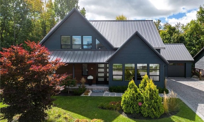 Meaford Casa | Ski Season 2025 House Rental - Quiet/luxurious executive home in Meaford