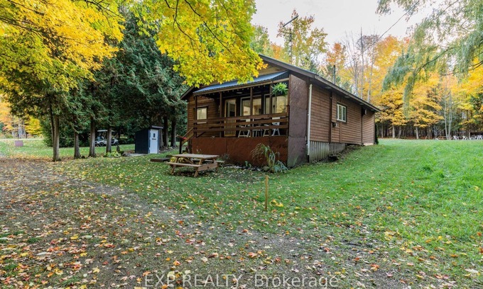Flesherton Cabaña | Four season cabin located steps from Lake Eugenia. 10 min drive from BVSC