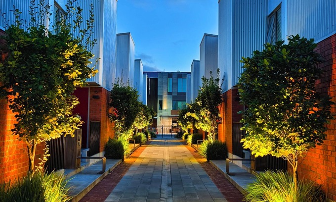 Christchurch City Centre Casa | Ski Shuttle Access! 2BR CBD Townhouse by Bus Interchange + Free Parking - JJHome