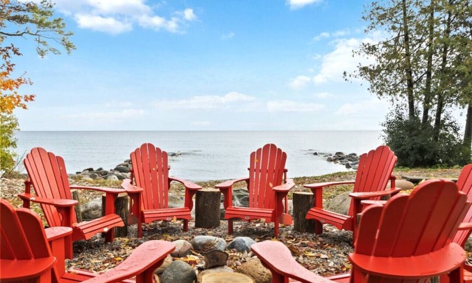 Meaford Cabaña | Skipping Rock Cottages: Ultimate Lakeside Retreat
