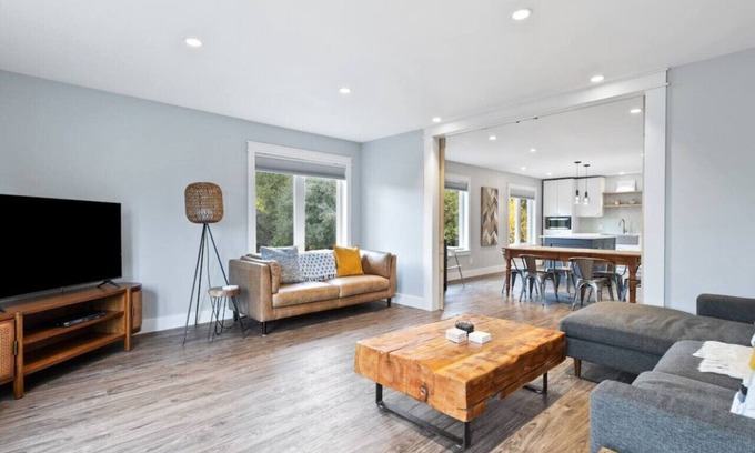 Meaford Cabaña | Skipping Rock Loft: Play, Relax & Recharge
