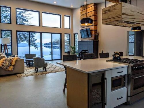 Woods Bay Casa | Skipping Stone Lake House