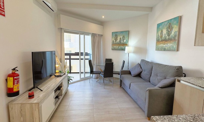 Marbella Seafront Promenade Apartamento | Skol 350 - Renovated 2-Bedroom Apartment in Skol Marbella