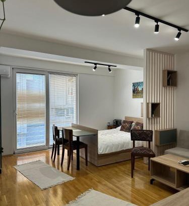 Centar Apartamento | Skopje Centre APT near Zoo with Private Parking