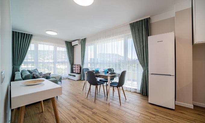 Varna Apartamento | Sky Academic