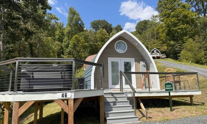 Bakersville Casa | Sky Blue - Romantic, hot tub, campfire