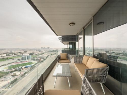 Dubai Sports City Apartamento | Sky-High 2-BDR Gem Sports City