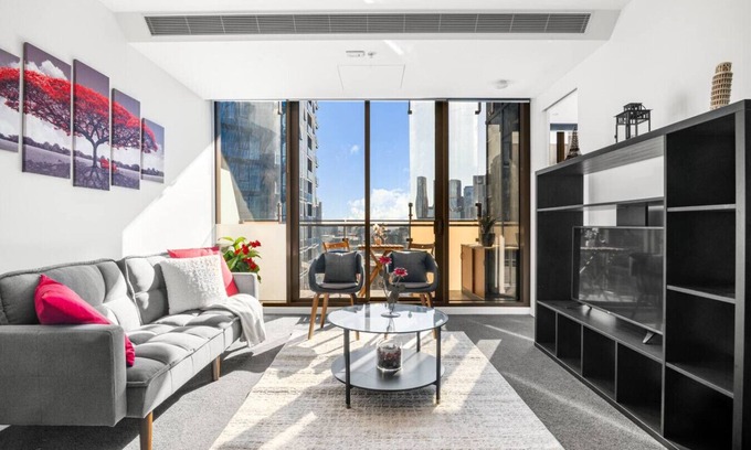 Southbank Apartamento | Sky-High 2BR Southbank Luxe w/ Gym, Pool & Parking