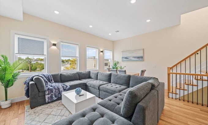 Communipaw Condominio | Sky High Retreat near NYC W/Rooftop!