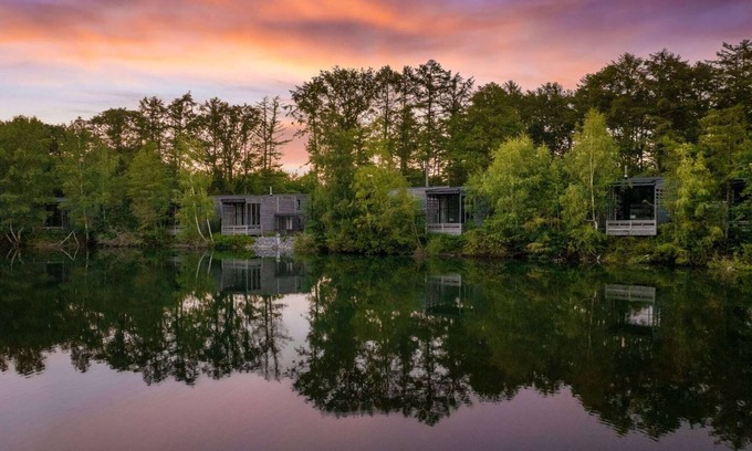 Antoing Villa | Sky Pad: Retiro junto al lago
