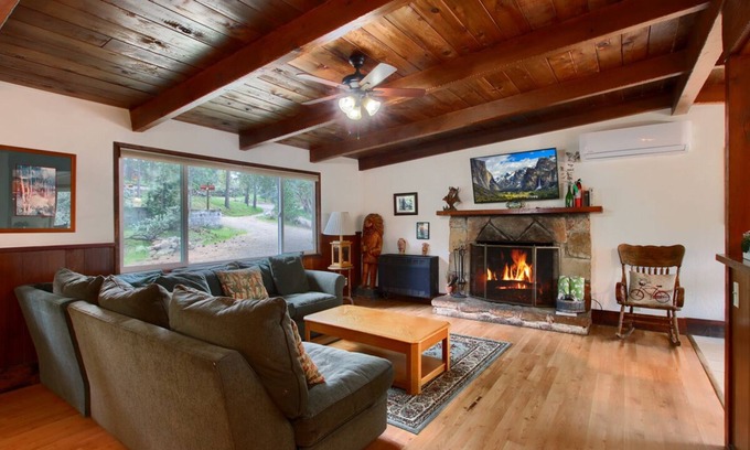 Oakhurst Cabaña | Sky Ranch Cottages - Red Door