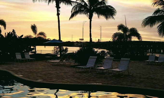 St. Petersburg - Clearwater Condominio | Sky view of sunsets and TAMPA BAY !!