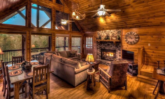 Epworth Cabina | Skydancer Lodge - Mountain Views | Pool Table | Hot Tub | Fire Pit