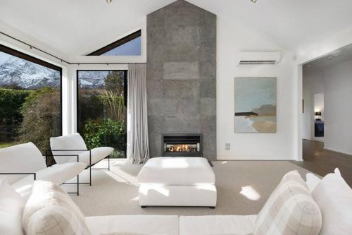 Jacks Point Casa | Skye Scape Luxury Retreat - Mountain Views