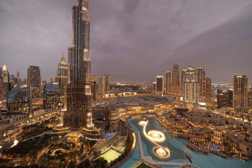 Downtown Dubai Apartamento | SkyHigh 2BR Burj Views Steps to Dubai Mall
