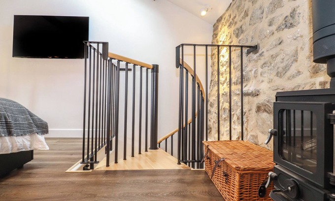 Ingleton Casa | SKYLIGHT RETREAT, pet friendly, with a garden in Ingleton