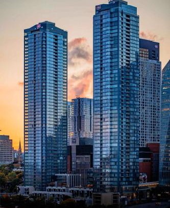 Downtown Montreal Apartamento | Skyline Penthouse & Condo - Downtown Montreal - Pool Spa Parking