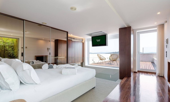 Viana do Castelo Casa | Skyline Retreat with pool by Portugal Active