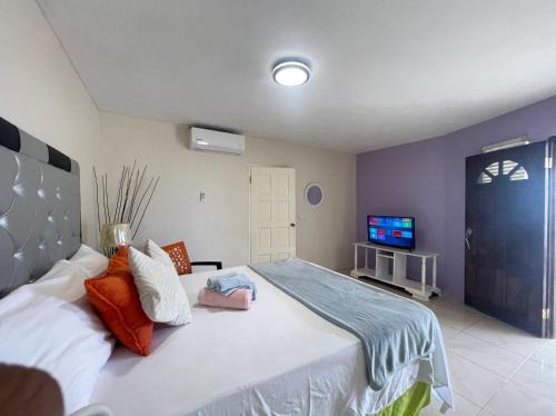 Montego Bay Apartamento | Skyline Suites, breathtaking mountains & city view apts