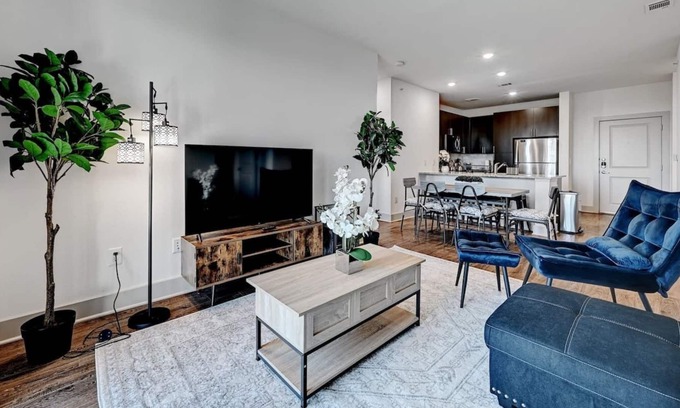 East Oak Hill Apartamento | Skyline Views 2Bed/2Bath Apt w/ Parking, 1G Wifi, EV Charging