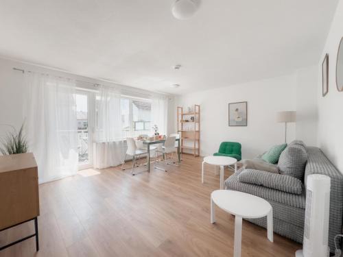 Unterallgau Apartamento | Skyrise Apartments - Zentral mit Küche, Balkon und Parkplatz