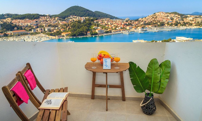 Gruz Apartamento | Skyscraper Apartment- Free parking included